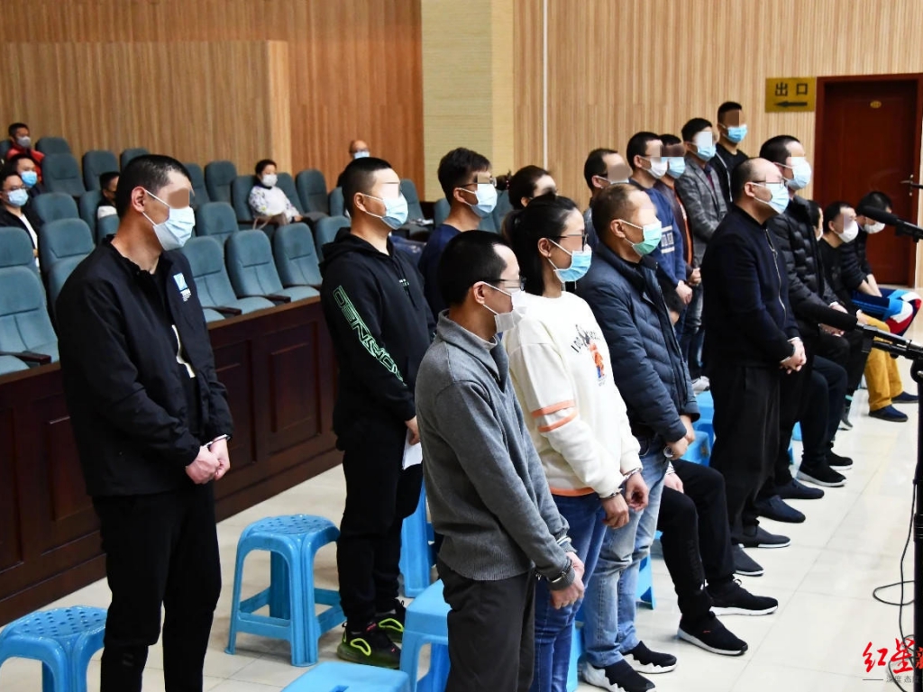 數百萬部老年機被植入木馬 犯罪團伙受審：2人研究生學歷