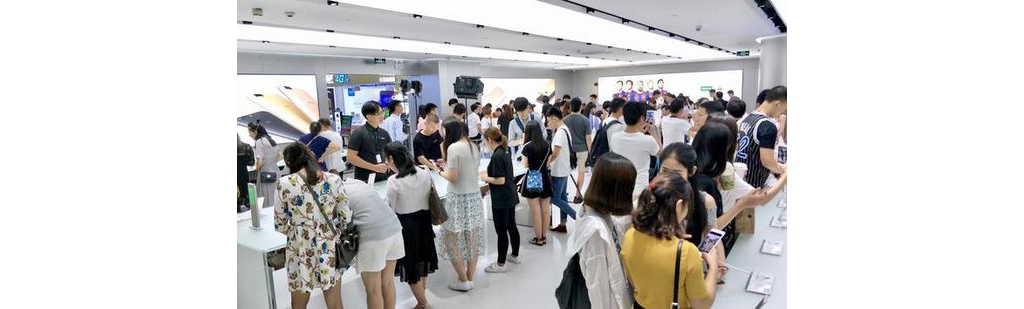 手機(jī)廠商新一輪線下戰(zhàn)：有人一線關(guān)店 有人瘋狂下沉
