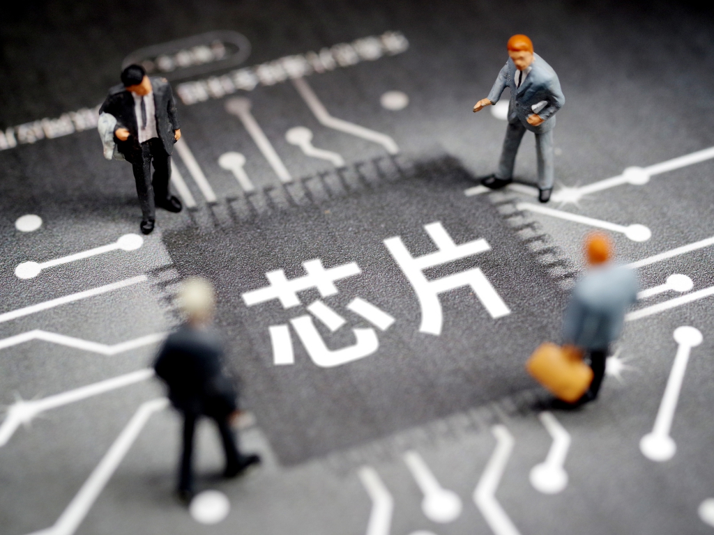 汽車、手機(jī)、游戲機(jī)，環(huán)球短“芯”