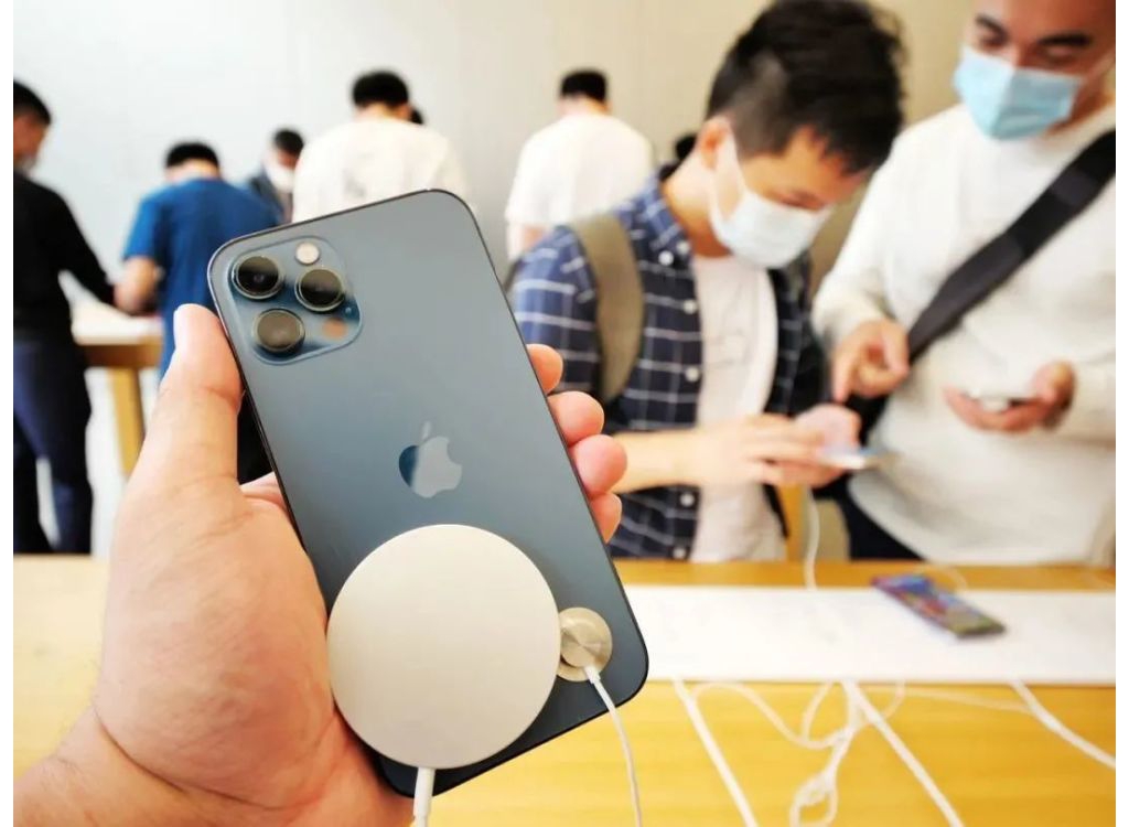 iPhone 12可逼停心臟除顫器！玩手機(jī)真的會(huì)致命？