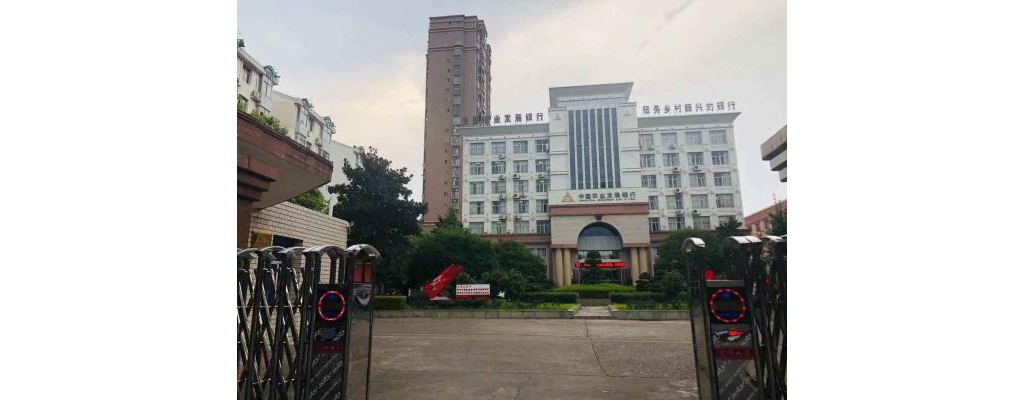 吉安販子岡山年夜道143號市農刊行商住樓.誠懇出售。