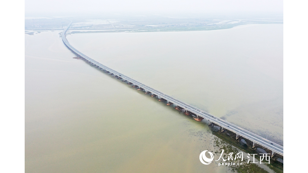 航拍鄱陽(yáng)湖焦點(diǎn)湖區(qū) 湖水上漲沉沒草灘